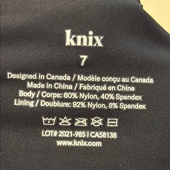 Knix Women's Black Padded V-Neck Evolution Bra - Sizes: 7-NWT - Picture 4 of 8